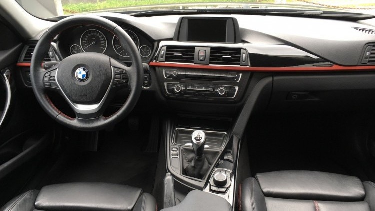 BMW S&eacute;rie 3 - 318 Touring Line Sport