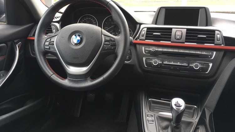 BMW S&eacute;rie 3 - 318 Touring Line Sport