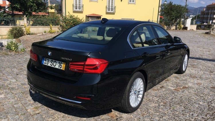 BMW S&eacute;rie 3 - 320 320d Line Luxury AUTO 190CV