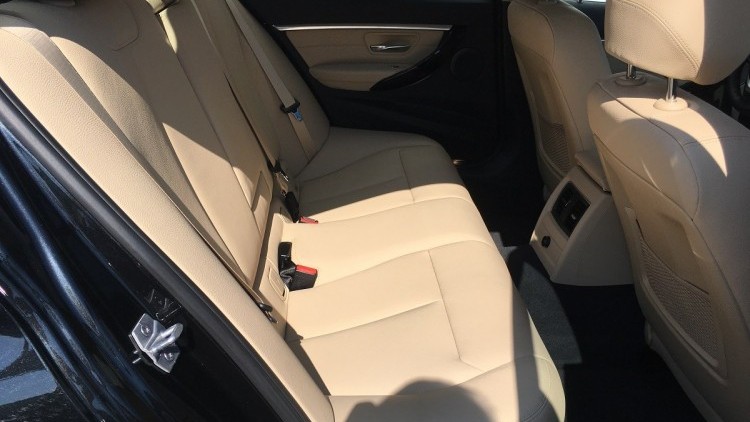 BMW S&eacute;rie 3 - 320 320d Line Luxury AUTO 190CV