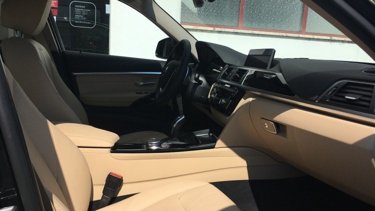 BMW S&eacute;rie 3 - 320 320d Line Luxury AUTO 190CV