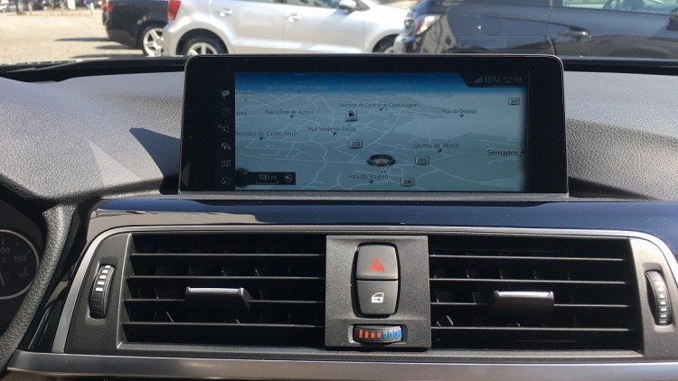 BMW S&eacute;rie 3 - 320 320d Line Luxury AUTO 190CV