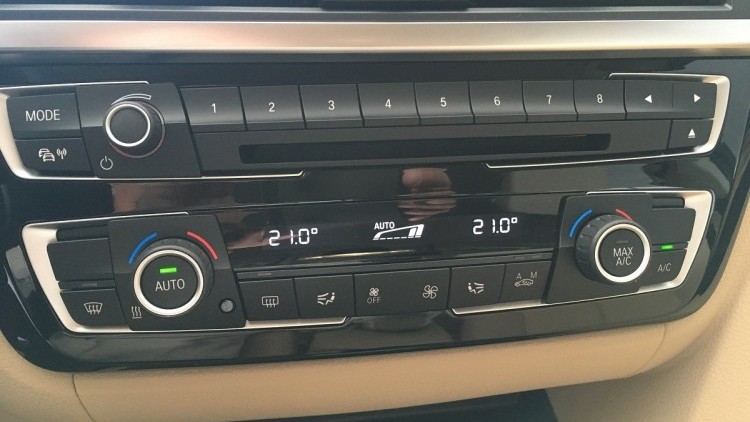 BMW S&eacute;rie 3 - 320 320d Line Luxury AUTO 190CV